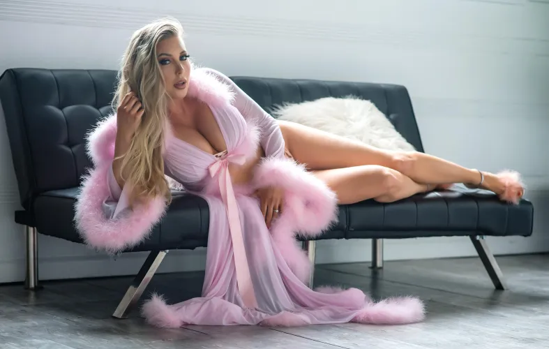 Thumbnail Samantha Saint: Exuding Grace and Charm in the World of PornstarFashion