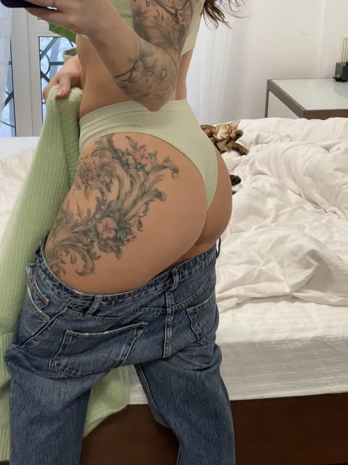 Thumbnail Addicted to Booty: The Bewitching Moves of machiatobabyyy