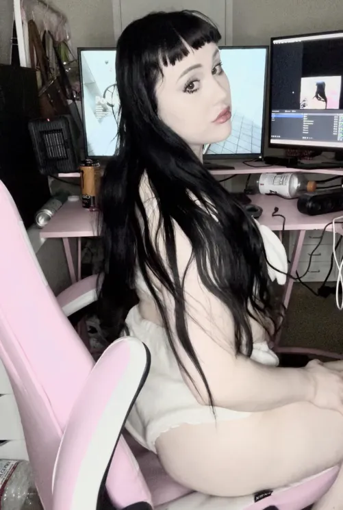 Thumbnail Wednesday Cosplay Fantasies: Unveiling Creative Ideas | GWNerdy
