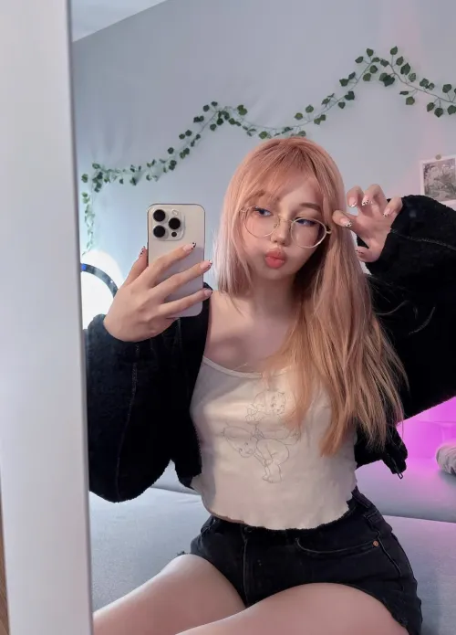 Thumbnail Lucky Kiss: GirlswithGlasses with mayobeby