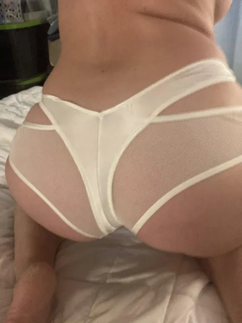 Thumbnail Discovering the Appeal of Milf Panties: Do You Like What You See?