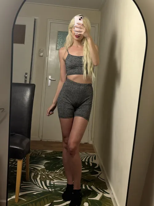 Thumbnail Sweat it Out: LanaPeaches__'s Croptopgirls Workout Session