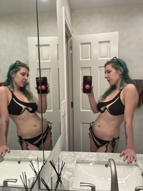 Thumbnail Bikini Body Mirror Selfie: sirenskiss3's Captivating Shot