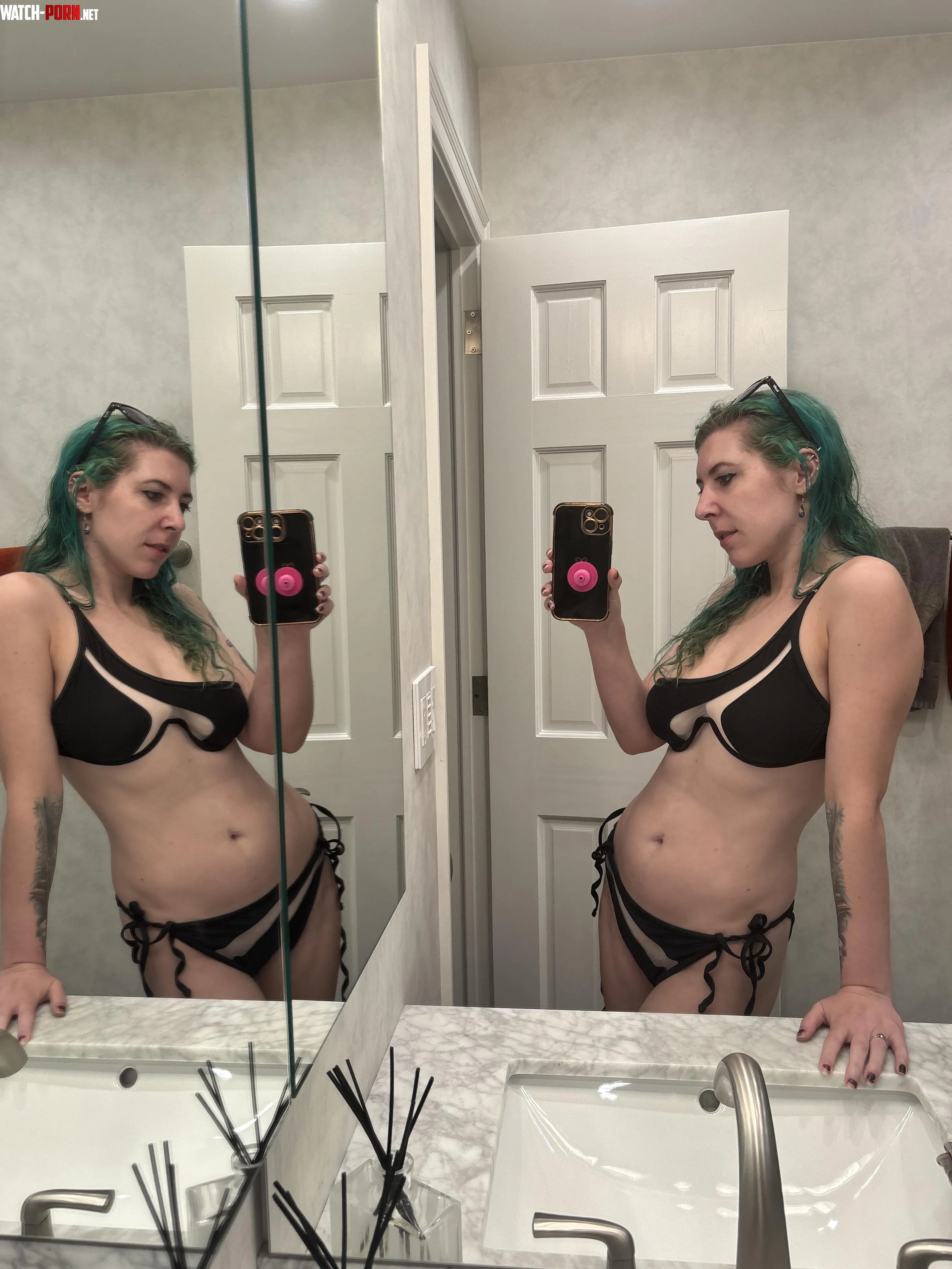 Mirror selfie by sirenskiss3