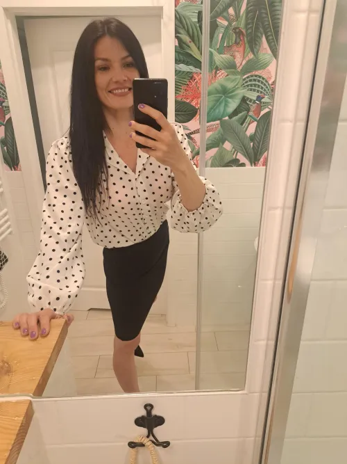 Thumbnail MartaPeonly's Affection for Pencil Skirts Unveiled