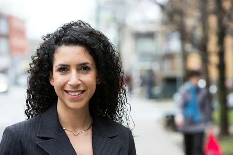 Thumbnail Rachel Bendayan: A Closer Look at the Canadian Politician | guitartoad