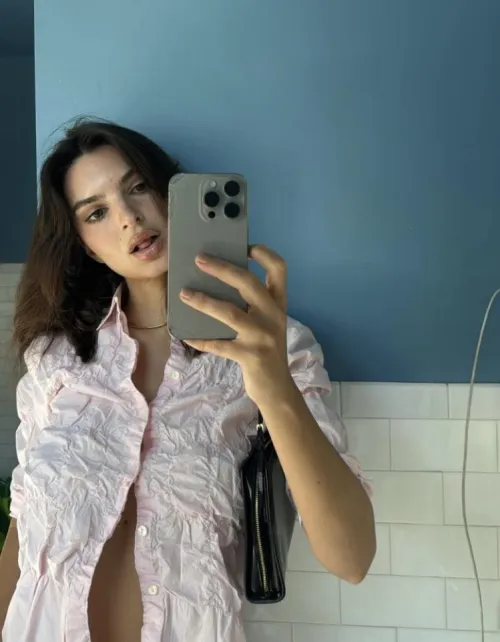 Thumbnail Emily Ratajkowski: The Modeling Sensation by Caballeros_Andantes