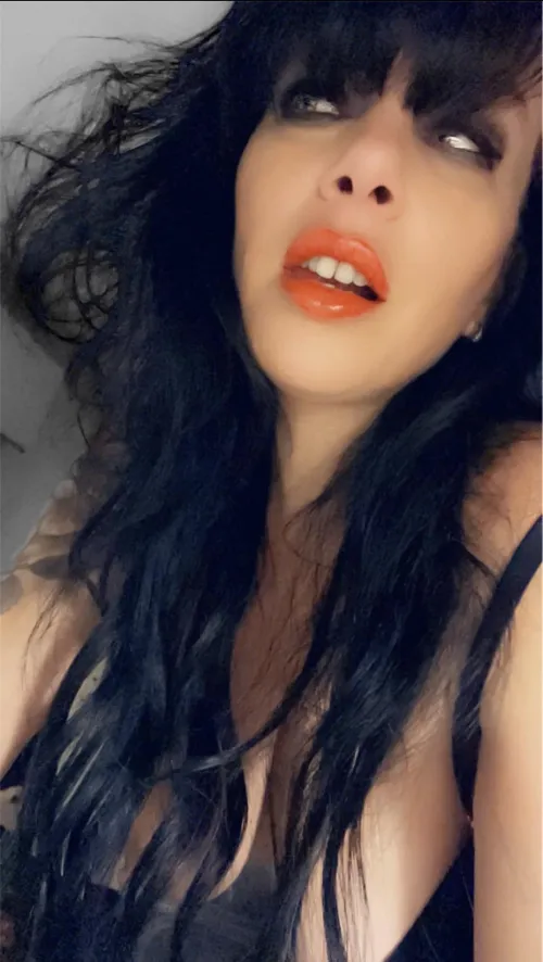 Thumbnail Kissable Moments: A Tease from TotalBabes with lilithelll
