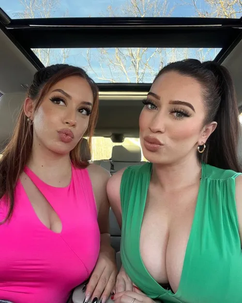 Thumbnail Xenafsl's Controversial Pouting: The Cover-up Debate