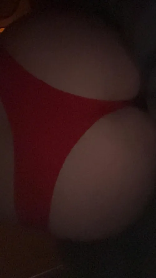 Thumbnail Hungry-Sky-3216 Brings 18-Year-Old Booty Exploration to Light