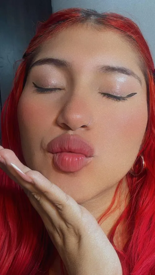 Thumbnail Juicy Loving Lips: Annie_copper_101's Sensual Kiss