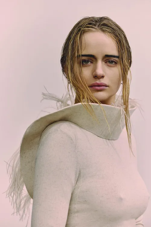 Thumbnail Unveiling the Charisma of Joey King by R42ToMoffat