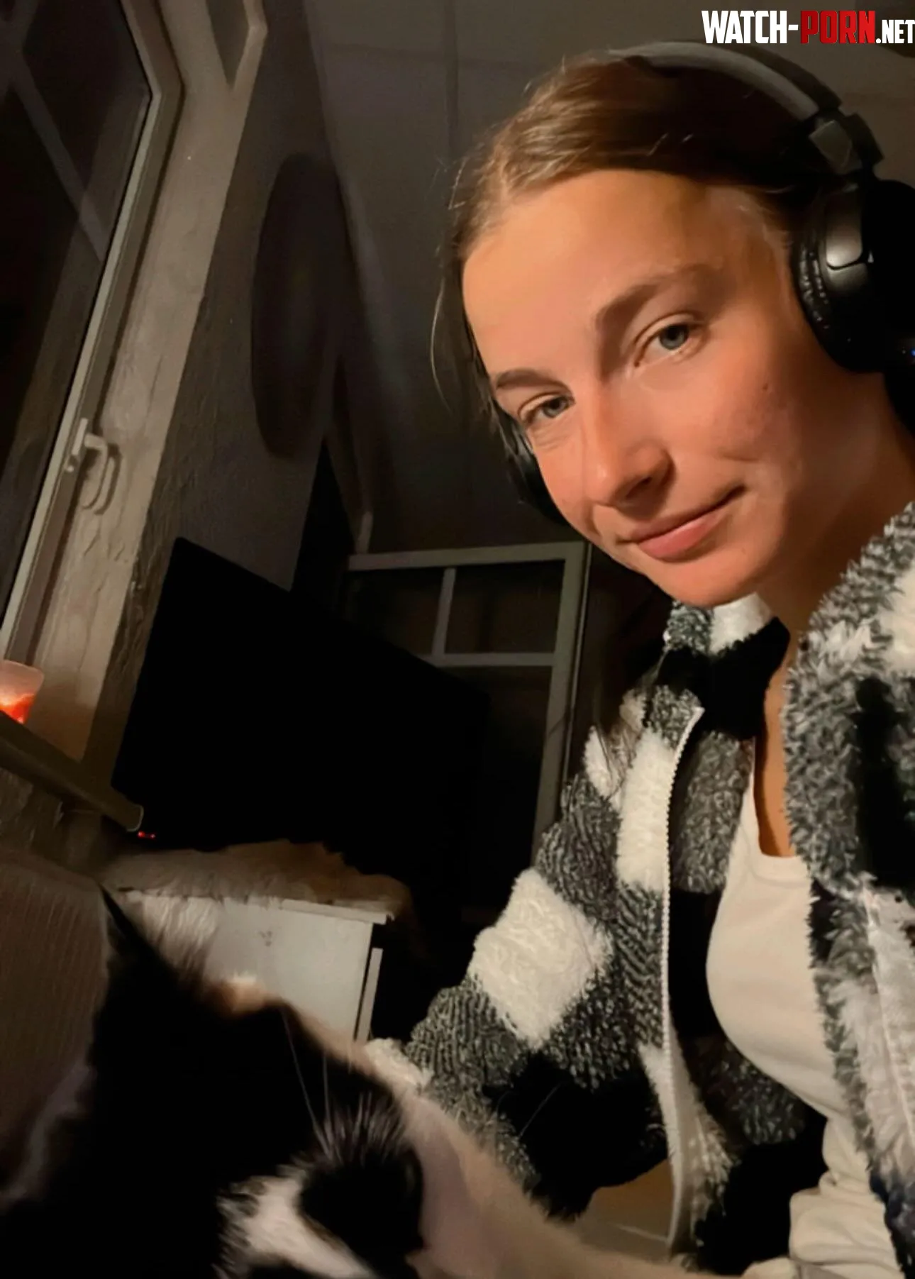Gonna spend some time online by CheatingBae