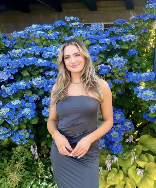Thumbnail Admire the Beauty of Olivia Knowles - Packaryammy