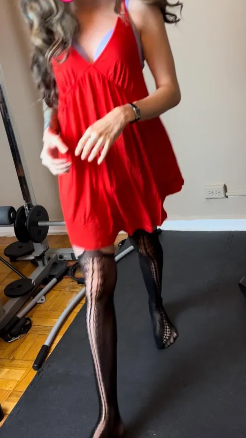 Thumbnail Dressed for Success: Calmrain-0521's ClassySexy Style Unveiled