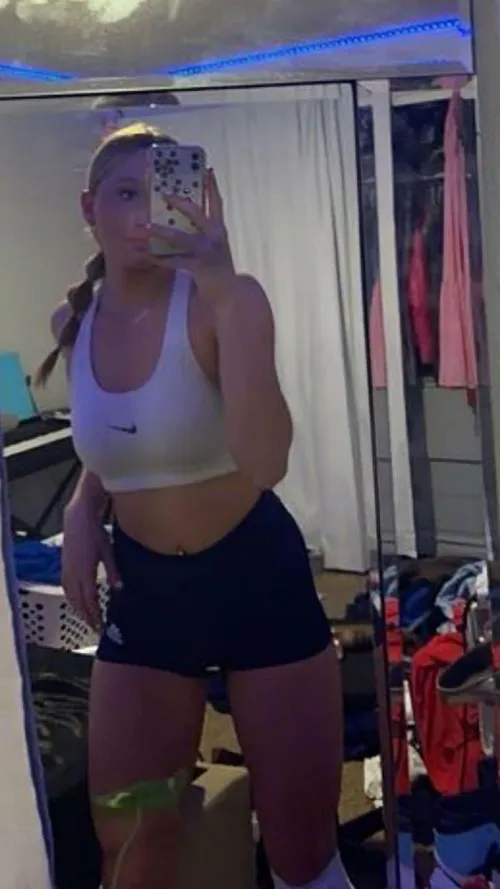 Thumbnail Think-Exercise4393's Blondes Preference: Croptop Style