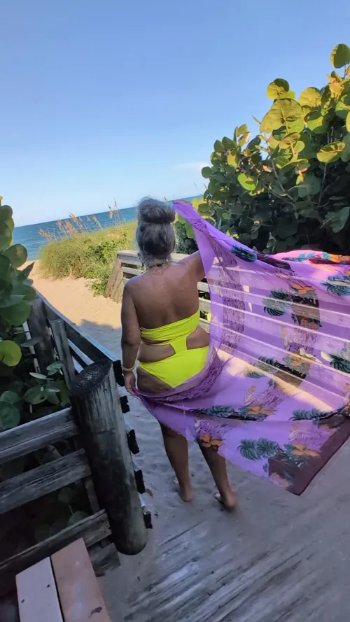 Thumbnail Catch the Sea Breeze with Able_Big_1555's Alluring Content