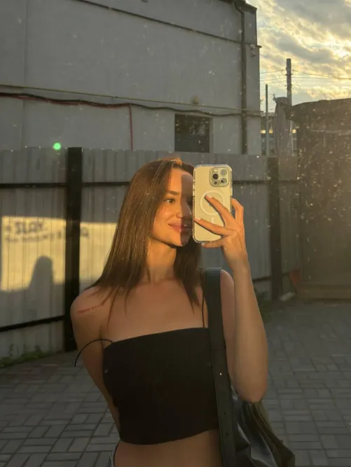 Thumbnail Sensuous Adventure in a MirrorSelfie by Knohno