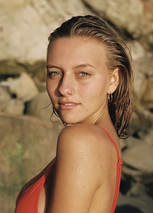 Thumbnail Ella Kernkamp Free Friday: Stunning Feature by ger_1p