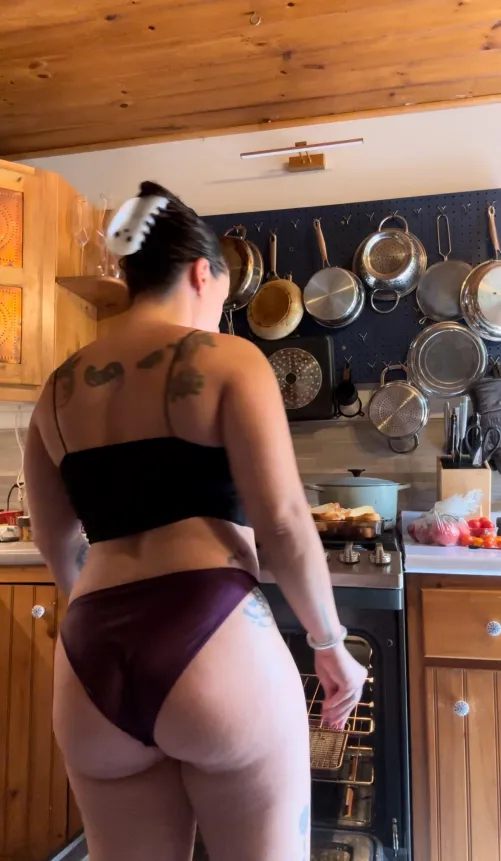 Thumbnail Kitchen Fun: Booty Appreciation - Booty_Queens Gastronomy