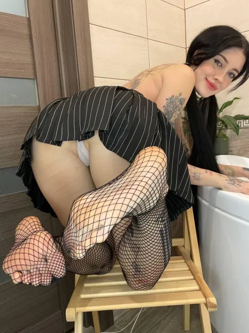 Thumbnail Heating Up in Fishnets: Fishnet Tights Heat Up the Scene by chillyperch86