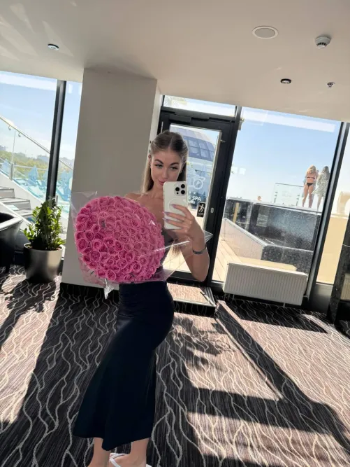 Thumbnail muse_fantasy Celebrates in Congratulations-Worthy Dresses