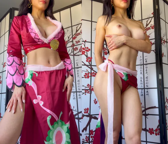 Thumbnail HipsDontKawaii's Alluring Boa Hancock Cosplay: A Masterpiece