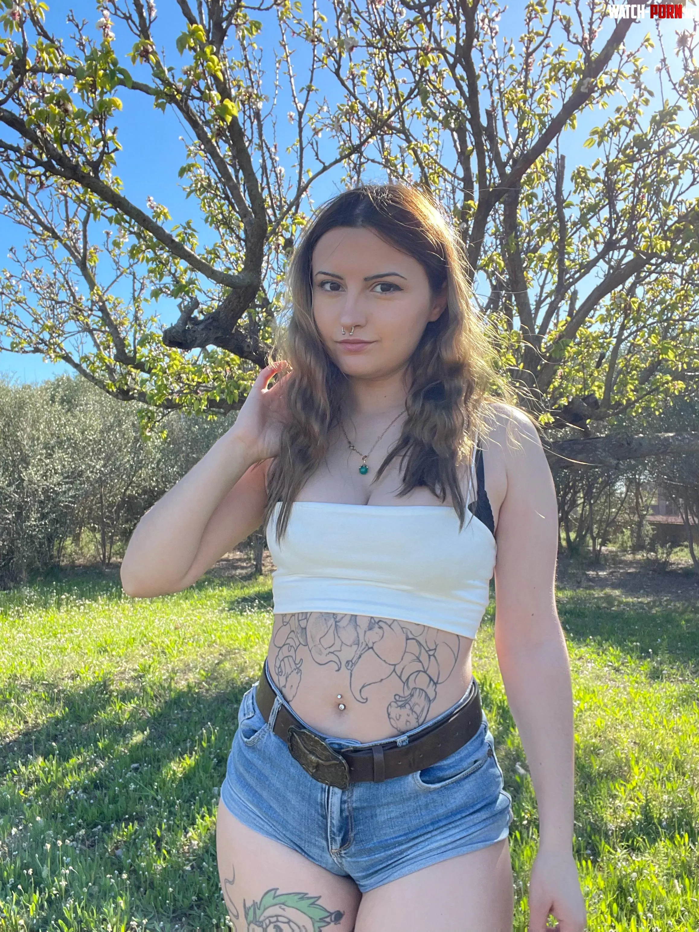 A very sunny hiking peel by SayuriMia