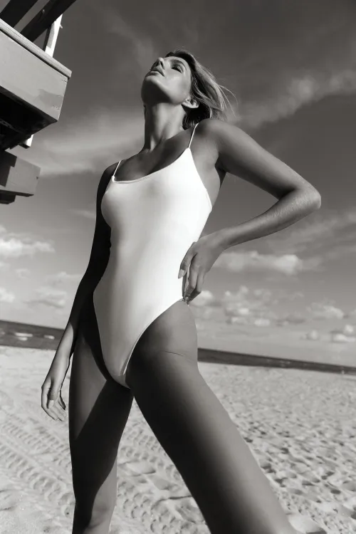 Thumbnail High Contrast: Bold and Beautiful Leotard Outfits
