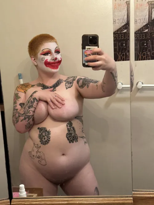 Thumbnail Boldly Naked: Charliethehuman23 Shares a Revealing Selfie