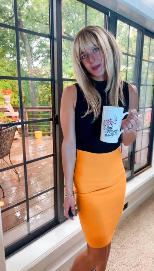 Thumbnail Get Cozy Instead: Embracing the Pencil Skirts Lifestyle with SavanahLinn