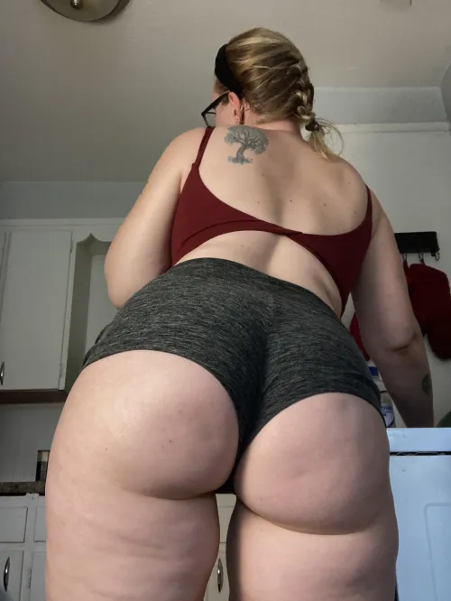 Thumbnail Can You Handle 215 lbs of MILF on Your Face? | shutup69sitdown