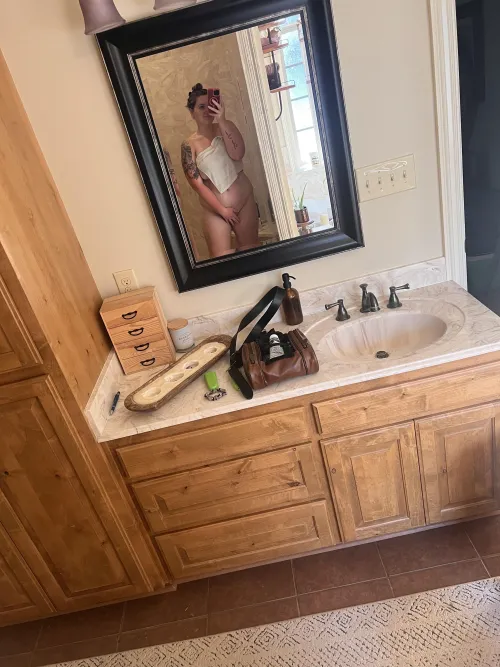 Thumbnail Morning Greetings from Midsizeshel: Exclusive Content on OnlyFans101