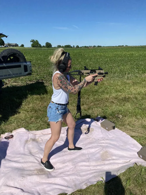 Thumbnail Sunday Gunday: Fun-Filled Day in the GirlsWithGuns Community