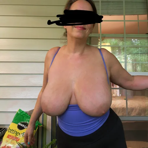 Thumbnail Growing Elegance of a Grandmother | SusieDell