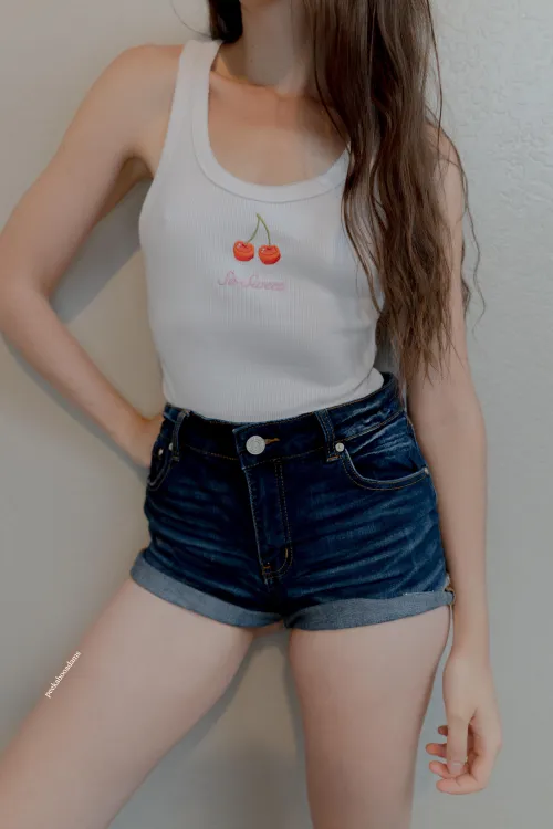 Thumbnail Free-Spirited: Embracing Natural Beauty Braless | peekabooadams