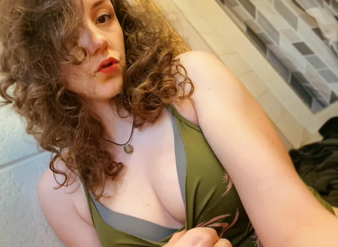 Thumbnail Trippyg0th- Shares a Bored Moment | Gonewild18 Article