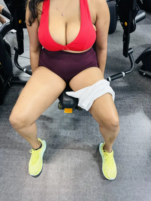 Thumbnail desiwife99: Delving into Pleasure through Deep Stretch