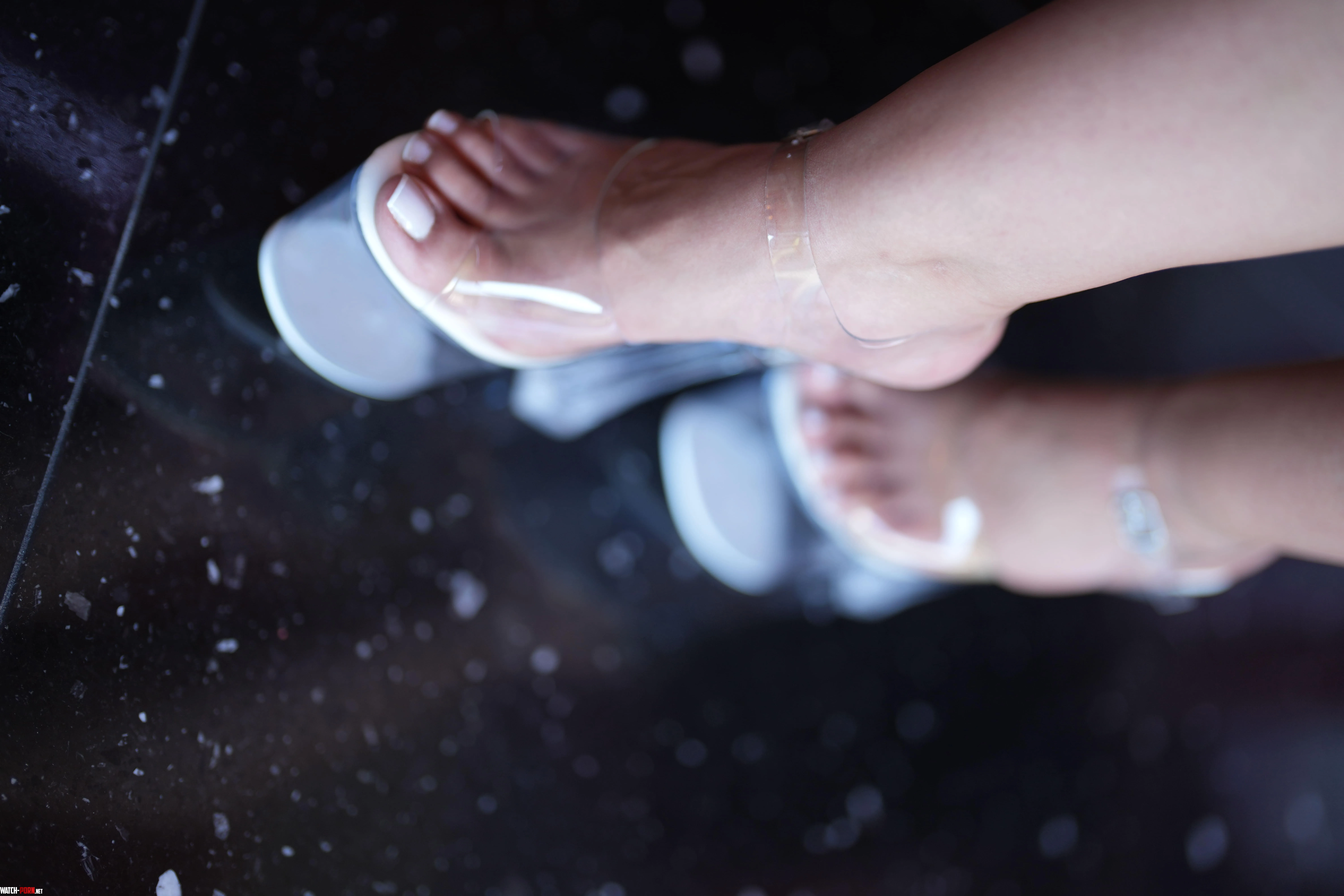 Lay down at my feet by Itsxlilix