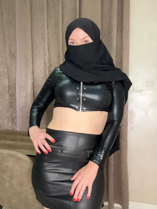 Thumbnail AlluringCutie Takes Risks: ShinyPorn at the Workplace