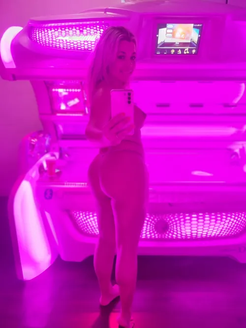 Thumbnail Sun-Kissed Glow: Tanning Selfie Delights | FrankieFiestyMilf