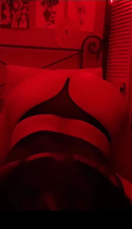 Thumbnail Deciding on Style: How Much to Show in Latina Porn