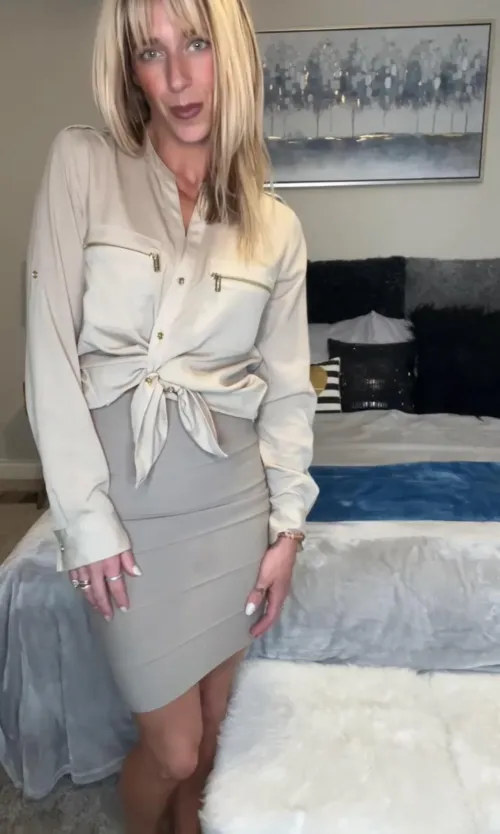 Thumbnail From Work to Play: Pencil Skirt Versatility with SavanahLinn