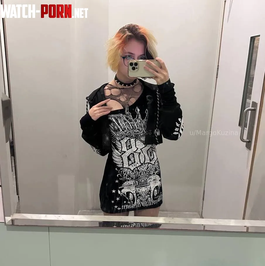sup your girl caught in the bathroom by MargoKuzina
