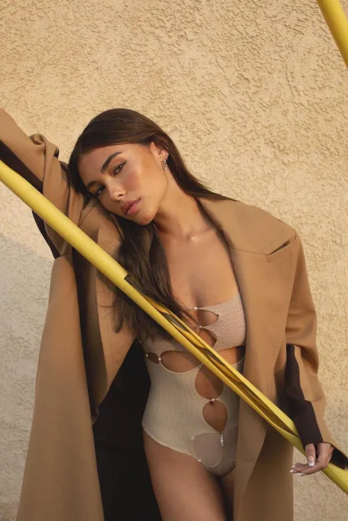 Thumbnail Unveiling the Beauty of Madison Beer by AnaDeArmas_fan