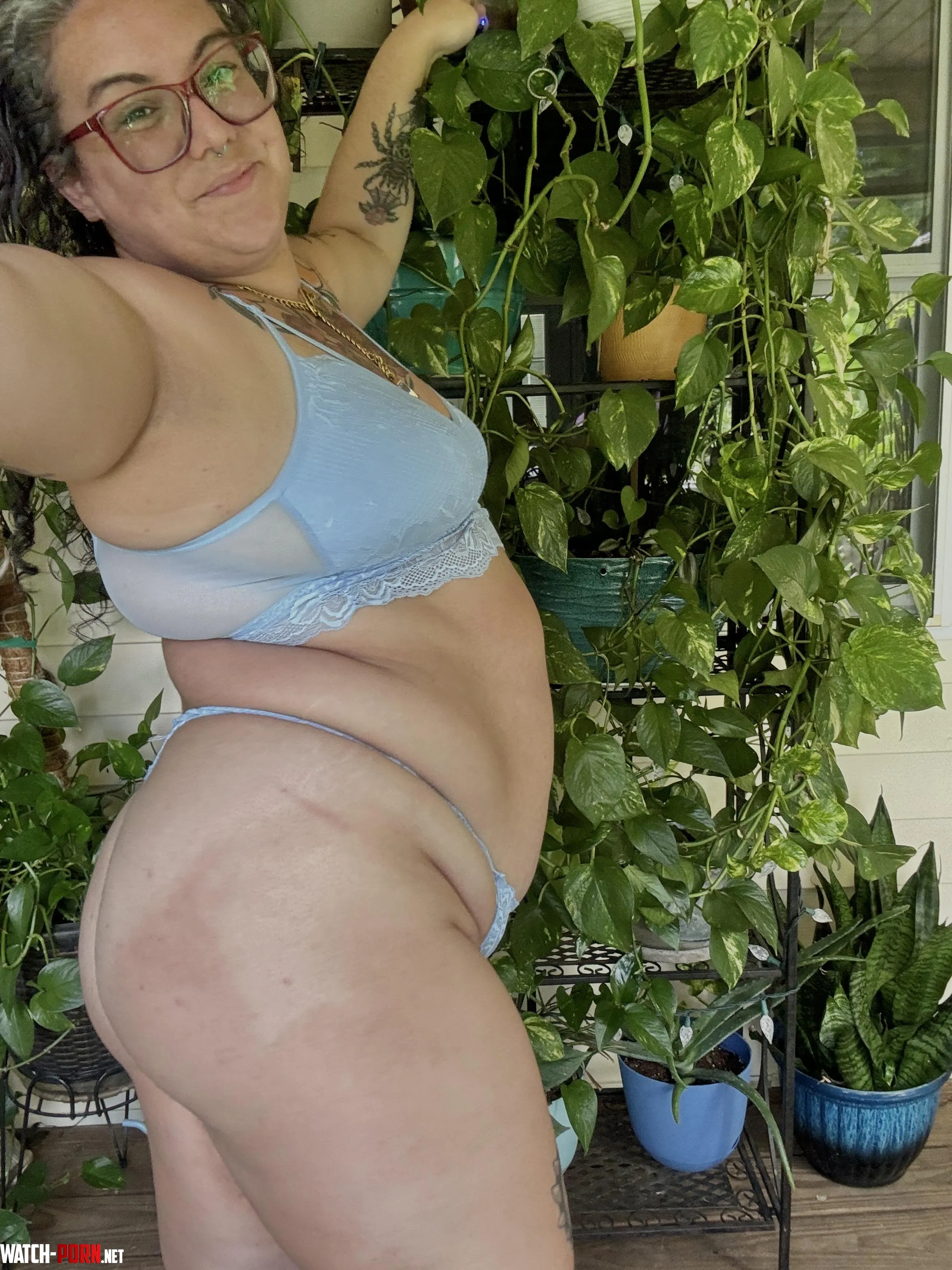 Happy girly with her belly out  by spicysundays