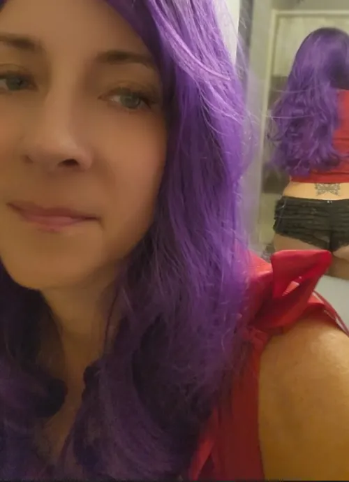 Thumbnail FrancesMcewen Invites You to Admire Her Mirror Selfie Setup