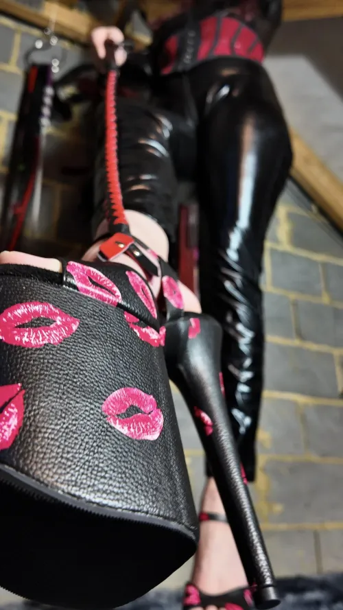 Thumbnail Unveiling the World of Fetish Femdom Dominatrix with Princess_Diss
