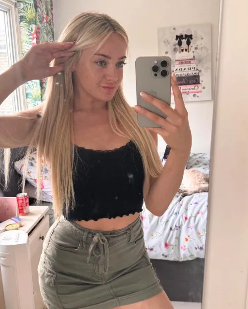Thumbnail Admiring Outfits: A Journey of Style