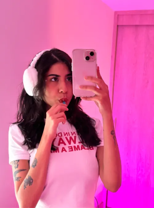 Thumbnail A Girl Who Would Do Anything: Get to Know PenCivil2037 | classygirls